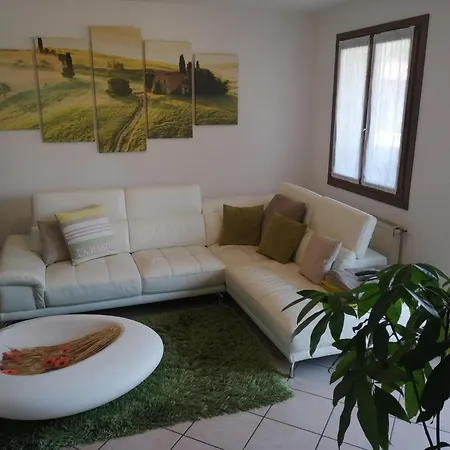 Apartman In The Maple Trees